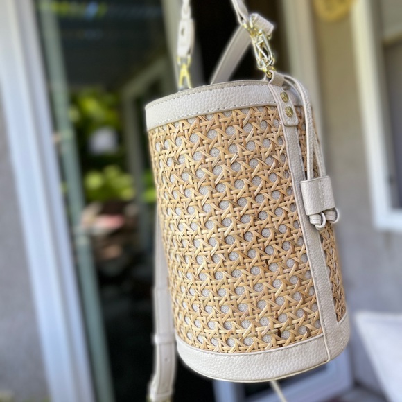 Adorable & RARE Tommy Bahama Handmade Rattan Woven Bucket Bag Purse NWT Khaki - Picture 4 of 6